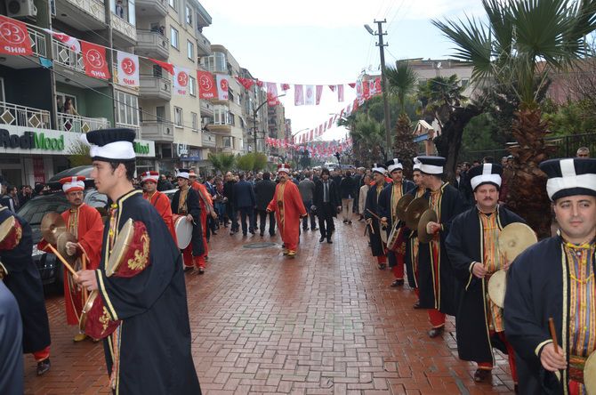 MHP LİDERi DEVLET BAHÇELİ AKHİSARLILAR İLE BULUŞTU